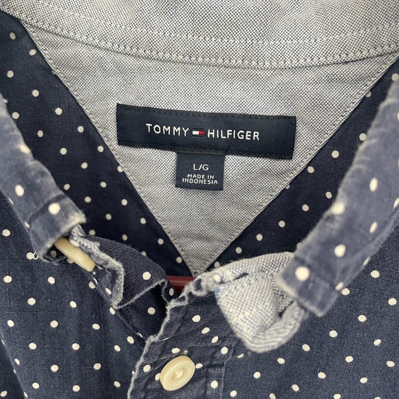 Tommy Hilfiger Casual Short-Sleeved Button Down: Size Large (L) Navy w/ Dots - Picture 2 of 3